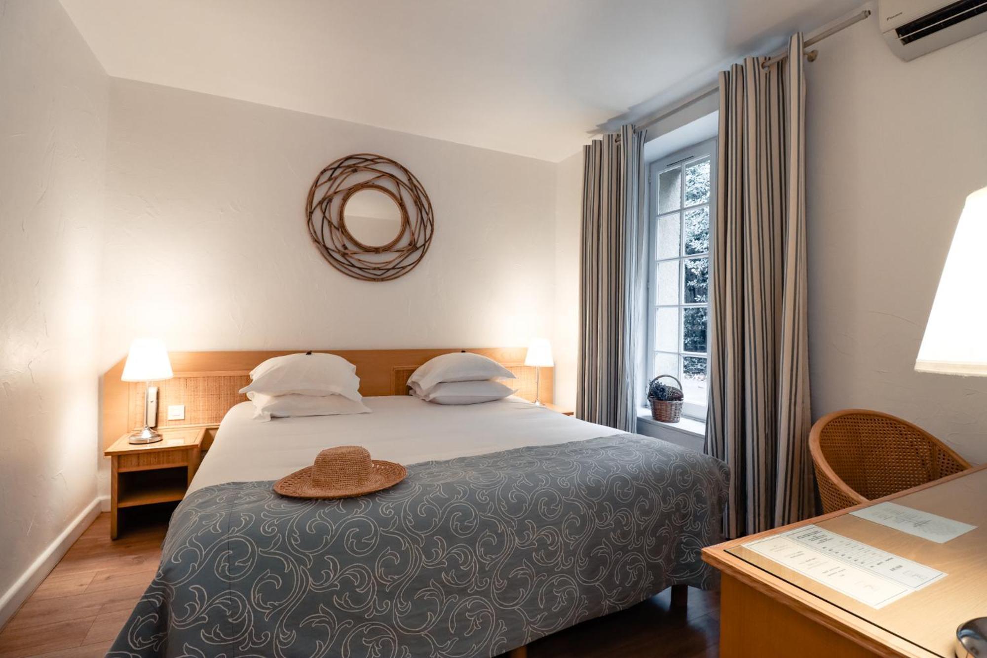Hôtel Le Pré Galoffre Nîmes Esterno foto